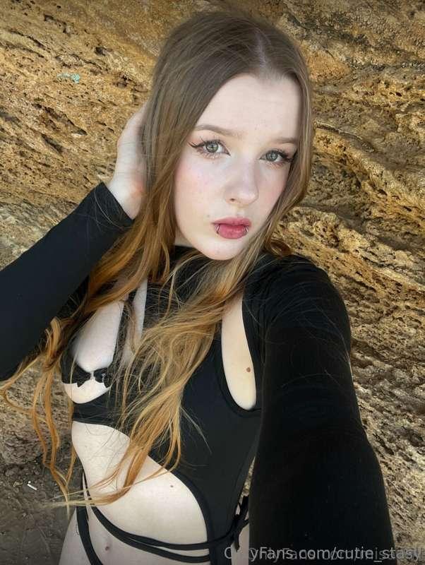 OMG @misadoll wants you... I heard this 🌸 likes HARD cocks🍆 ..