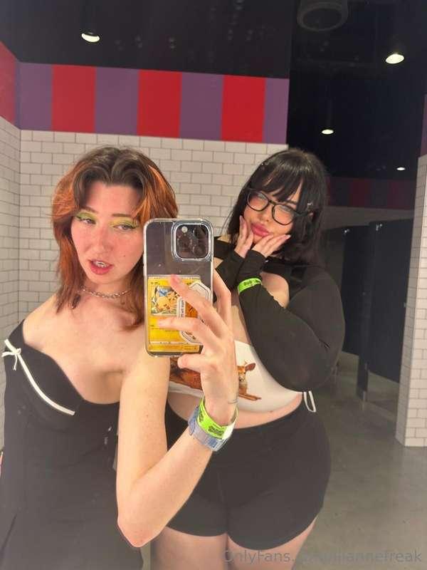 We’re cute🖤
