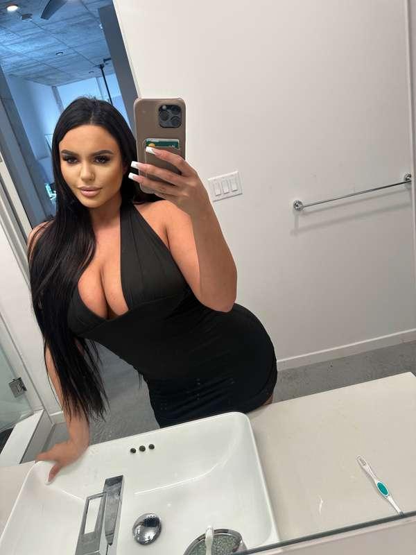 Black is always a good option👀