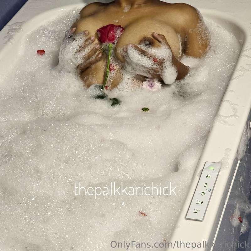 The bath tub, soapy bubbly water and me 🫧❤️🌹! 2/21