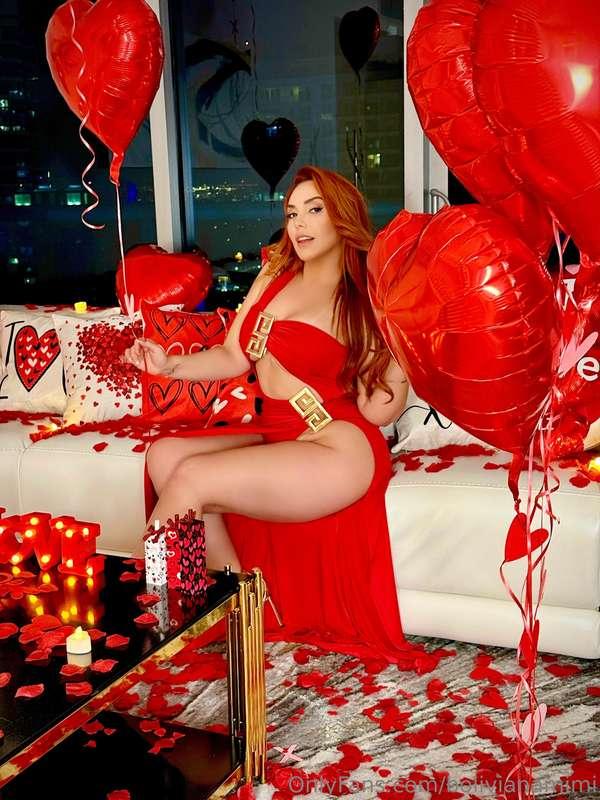 Happy Valentine's Day! 💝This day calls for something especia..