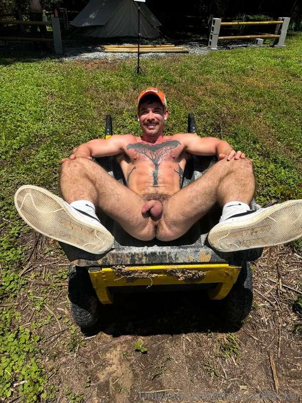 Hundreds of cum vids for just $9 right now when you sub to m..