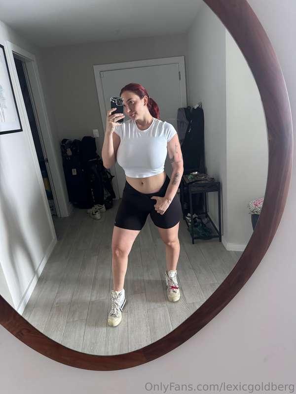 i’m feeling so good being back in the gym 🥲