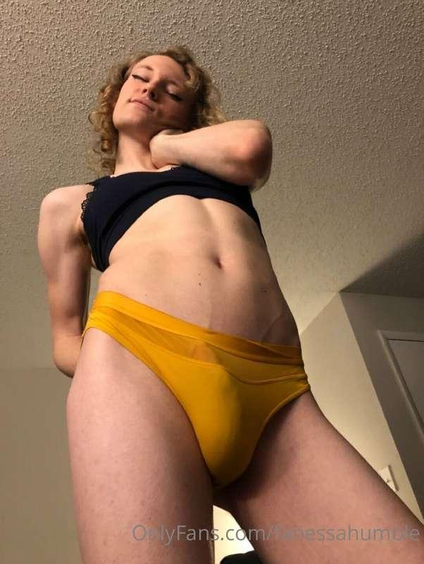 I hope you like a tiny butt and a little muscle 😘