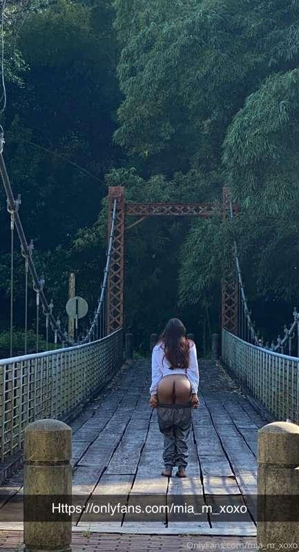 Nature walks with me be like…..🍑💦