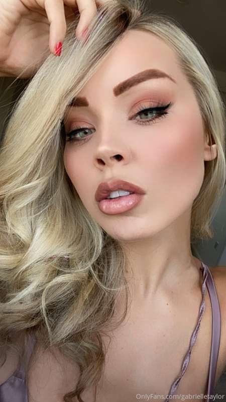 I’m buying some new 6 inch fetish heels...who wants to buy t..