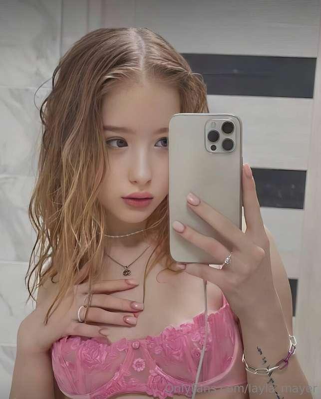 Your home girl 🎀 @polinaaaa 🎀 she is waiting for you for a d..