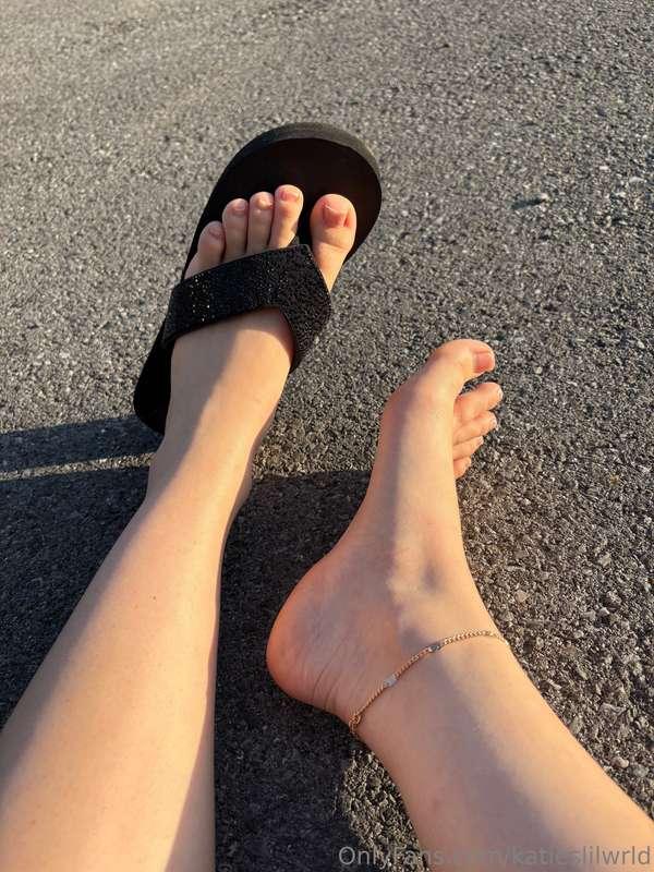 Do you like the top of my feet or my soles? 👣