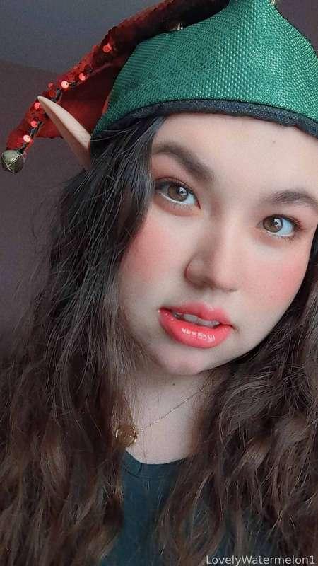 Feeling festive and flirty! 🎄🥰 Santa's favorite little helper knows exactly how to spread holiday cheer hehe. 💋

#FYP #LipstickFetish #Lipstick #Lips #LipGloss #MouthFetish #Mouth #Oral #Tongue #Tease #UpClose #Kisses #LovelyWatermelon1 #MoodyWatermelon1 #Makeup #MakeupFetish #Kisses #Girlfriend #Gentle #Soft #Girl #KissMarks #Christmas #Holidays #AdventCalendar #MerryKissmas