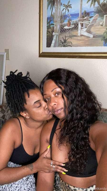 Me & my gurl friend 👩🏽‍🤝‍👩🏾 @reecie ❤️