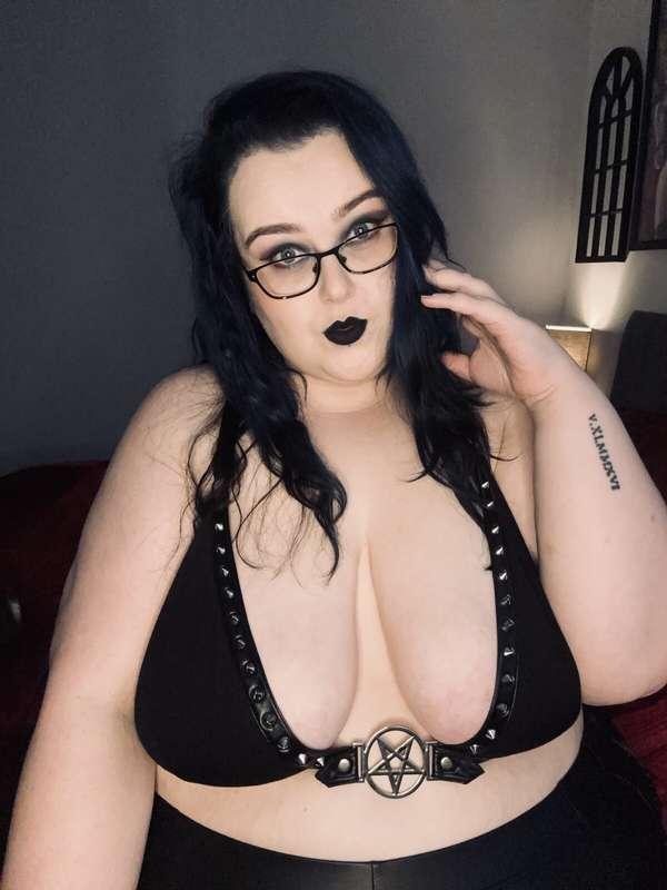 ## 𝕮𝖔𝖓𝖋𝖊𝖘𝖘 𝖞𝖔𝖚𝖗 𝖘𝖎𝖓𝖘 𝖙𝖔 𝕸𝖎𝖘𝖘 𝕰𝖑𝖑𝖊
    ꜱʜᴇ’ʟʟ ᴋᴇᴇᴘ ᴛʜᴇᴍ ꜱᴀꜰᴇ ..