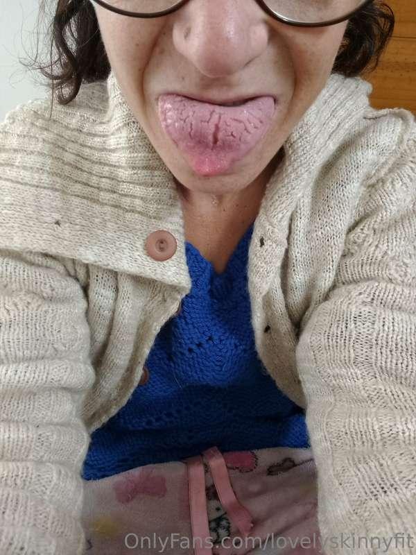 I have a rough tongue😋😋😋😋
