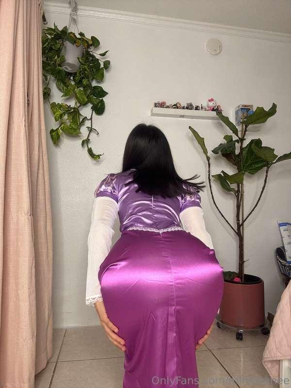 Mira como se me ve el culo en este vestido 🥵