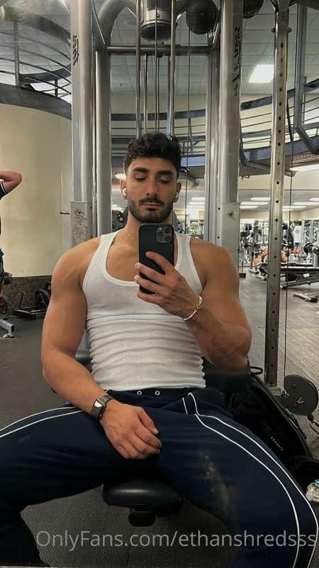 come sit on daddy’s lap