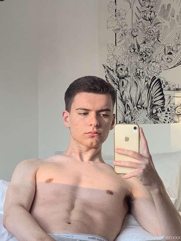 who needs clothes when it's this warm 🤷🏻‍♂️