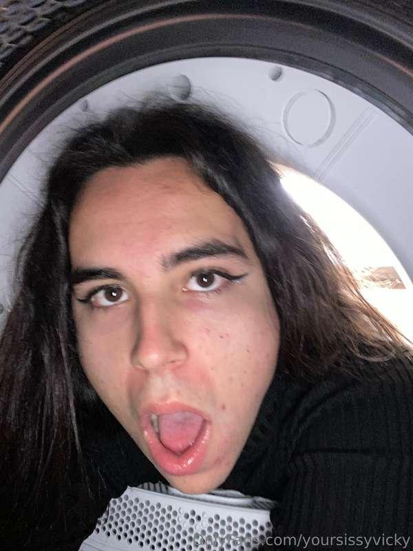 Ho no!!! I got stuck in the washing machine!!! PLEASE DADDY ..