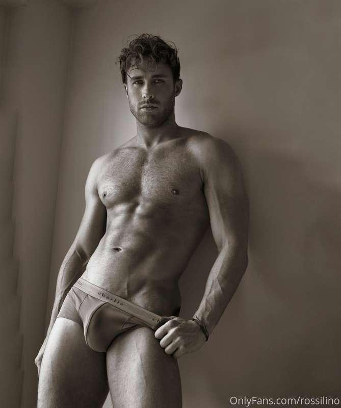 Who would like to see more pro shots??? Nudes ones ect of co..