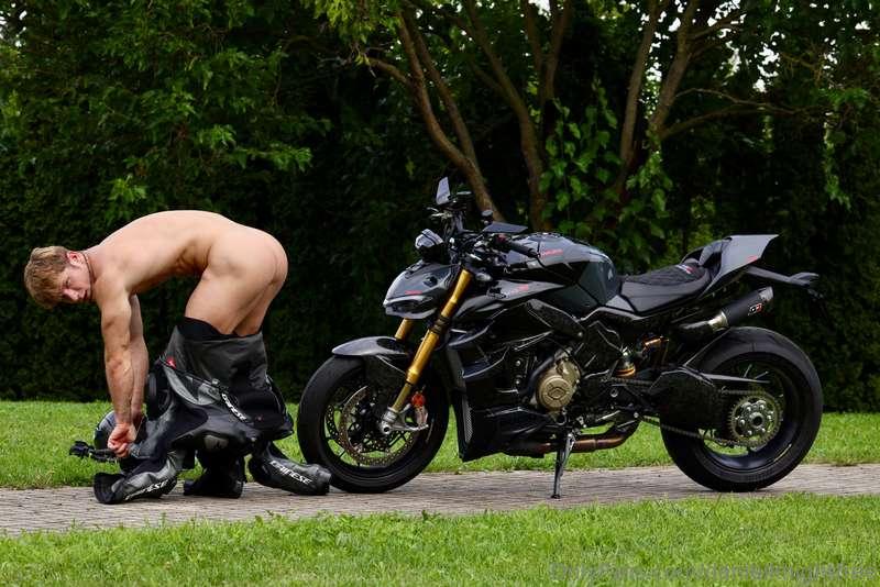 Which ride is better ? 😈
