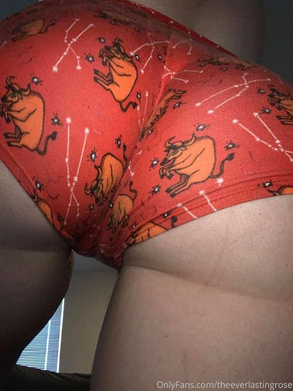 Feeling cute in (and out of)  my new zodiac panties! Featuri..