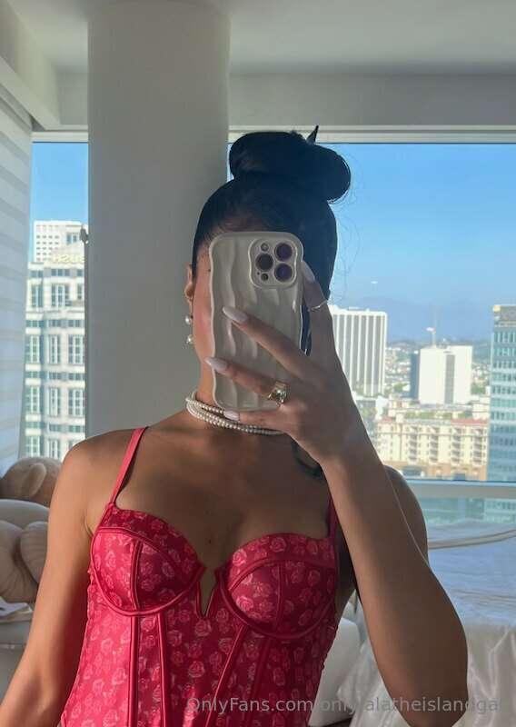 onlylalatheislandgal main image