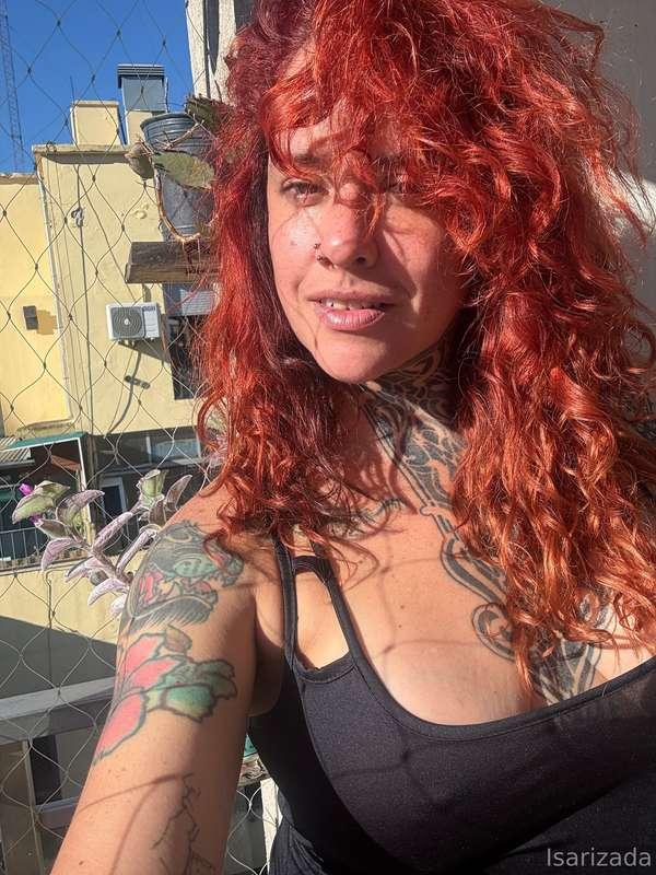 Just natural... Confident woman... we don´t need much to be ..