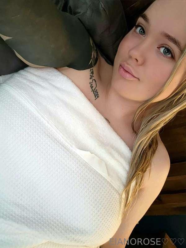 Fresh out of the shower♡