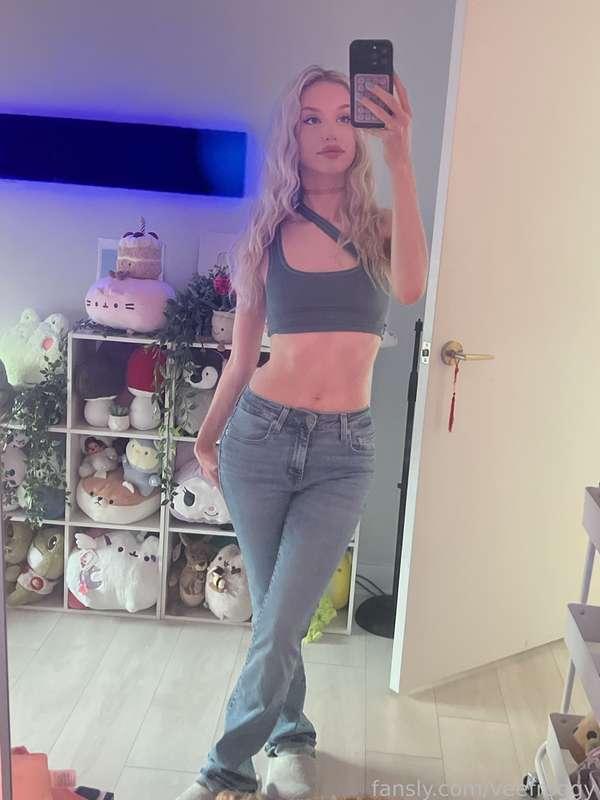 so random but i got a new pair of jeans! i own a couple pairs but nvr wear them cus they aren’t very nice, but i went into levi’s and got these and i love them!