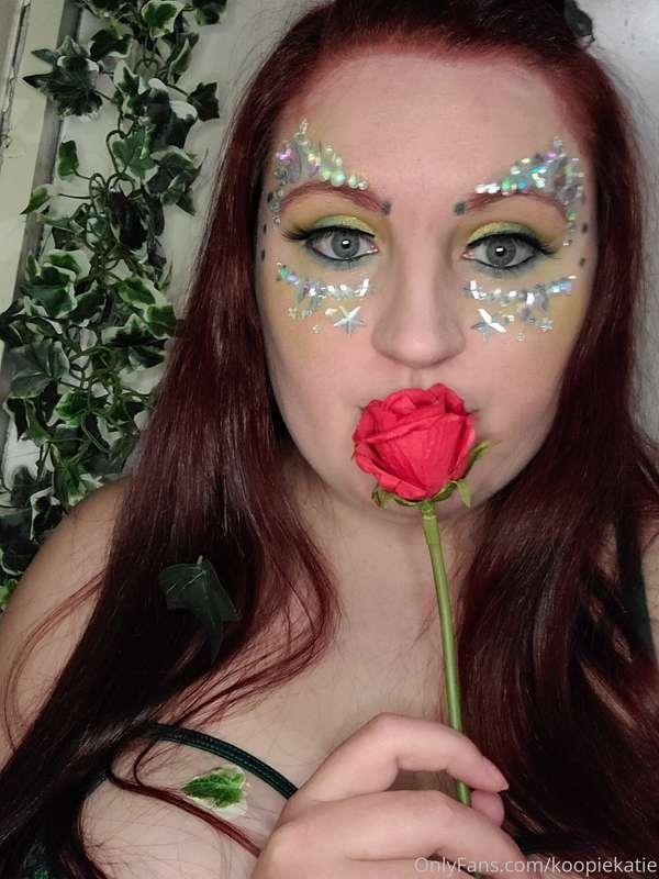 Tiny Poison Ivy cosplay drop! I still need some items for th..