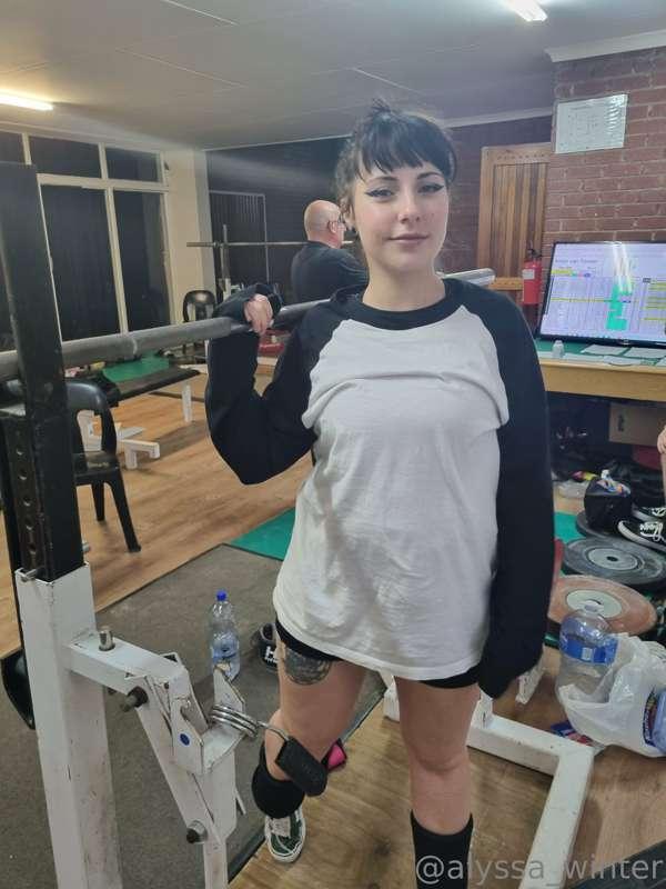 I'm competing in my first powerlifting competition today!! 💪..