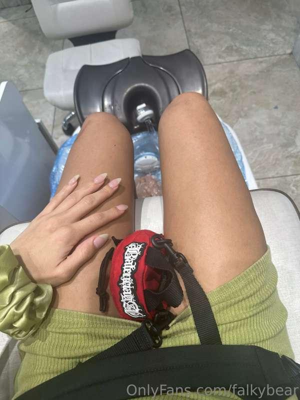 wanna c my toes 🤭🌸 dm if interested 🫠
