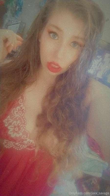 Sexy in red, 7 pictures and one 5 minute video guaranteed to..