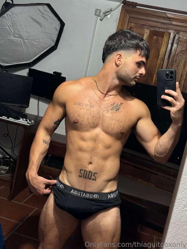 Come explore my abdomen with your tongue or are you afraid?🥵