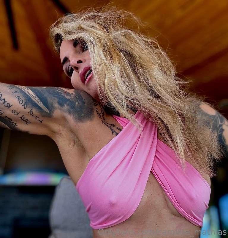 Did you know I also offer private chats? DM me to book yours..