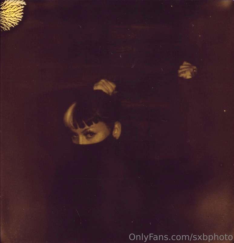 Polaroid photo gallery of @veronicanoir at the #SxBHouse

#S..