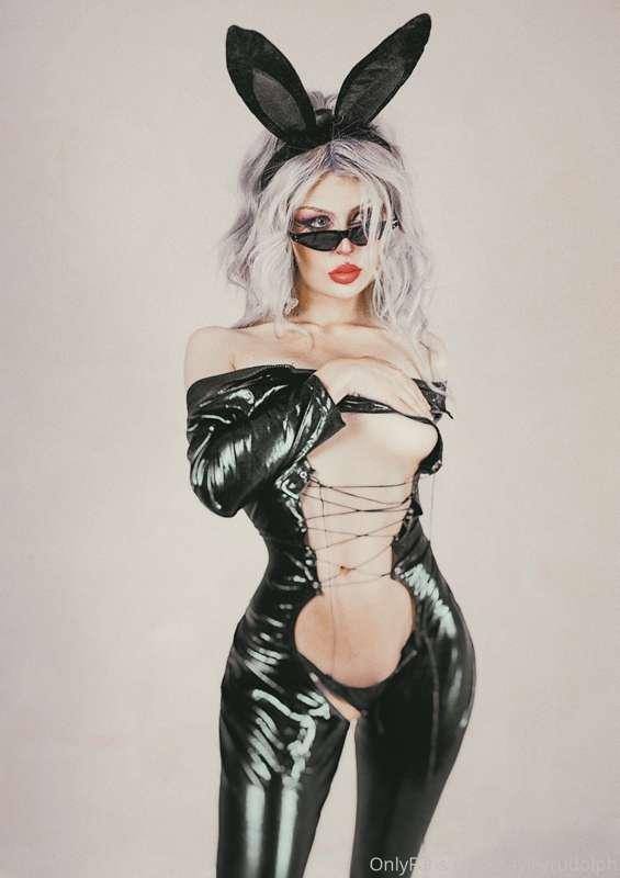 Matrix bunny 🖤
tip $10.10  (26 photos)