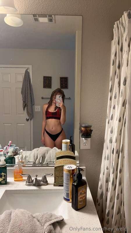 Confidence is the sexiest thing I wear.😍