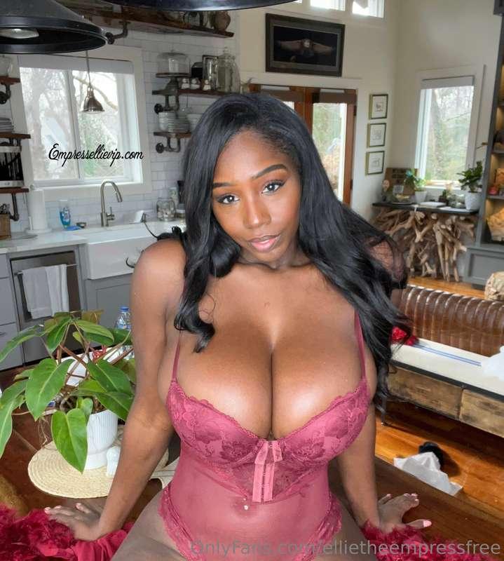 Tell me do you think I have a pretty pussy 😜🥰 unlock to yo s..