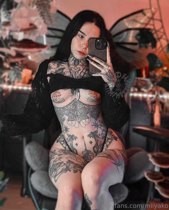 Wanna have me sent you pics like this while you’re at work?🍂