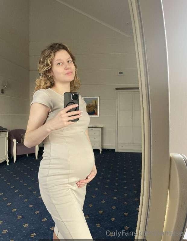 @natasy
This cute pregnant girl wants to get fucked again 💕
..
