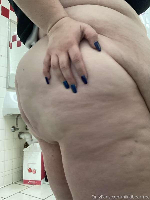 Who wants to fuck me so good at work🎥