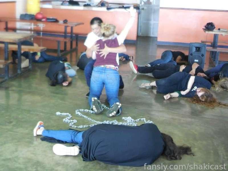 shakicast image #10