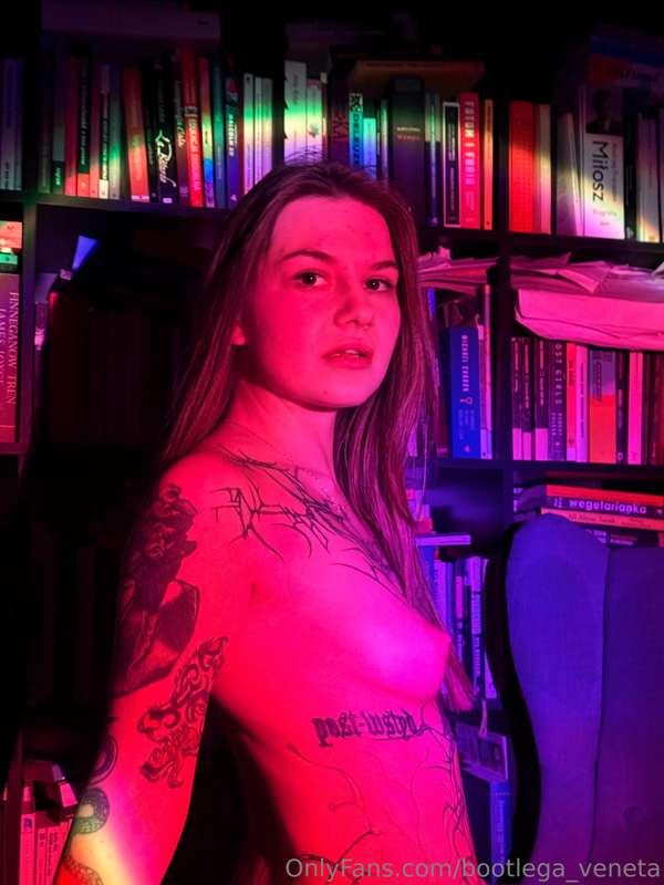  Robię się mokra jak widzę taką biblioteczkę 