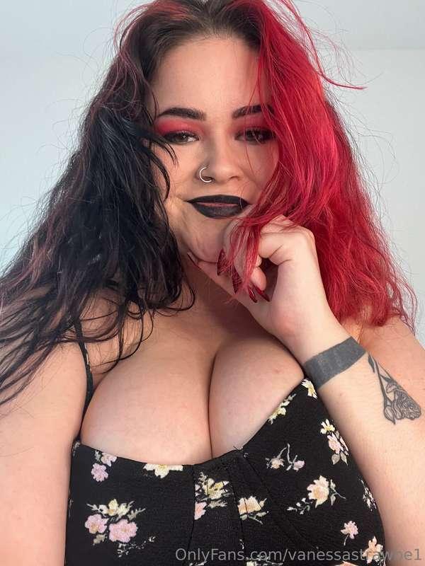 About to go live! Come help me get this sundress off!