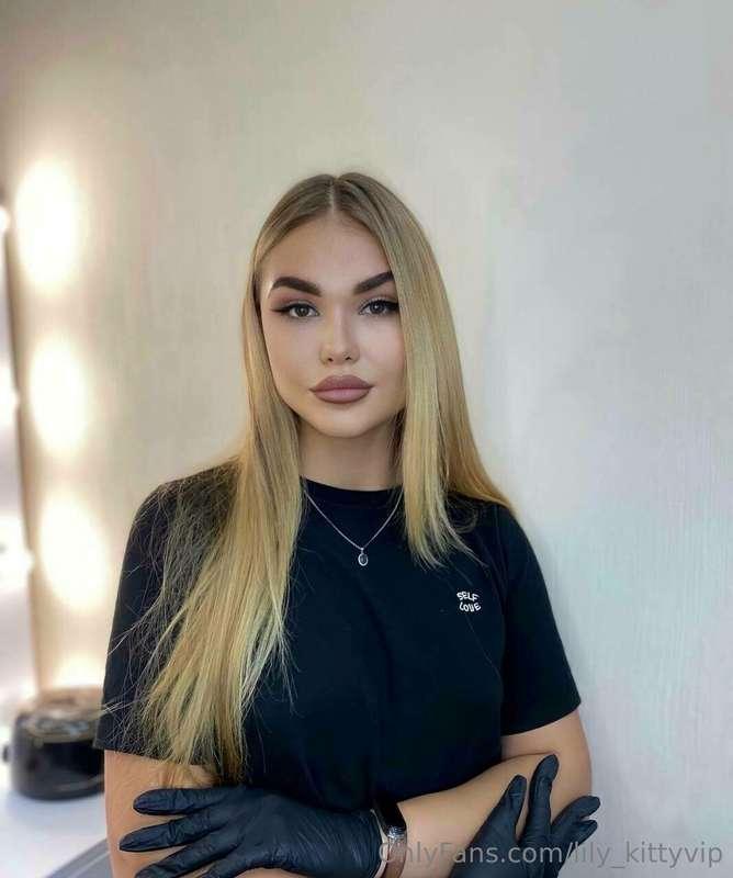 I work as an eyebrow artist.
