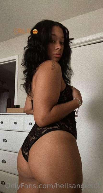 I look good or not? 🥴 too bad nobody wants to dm me back lol