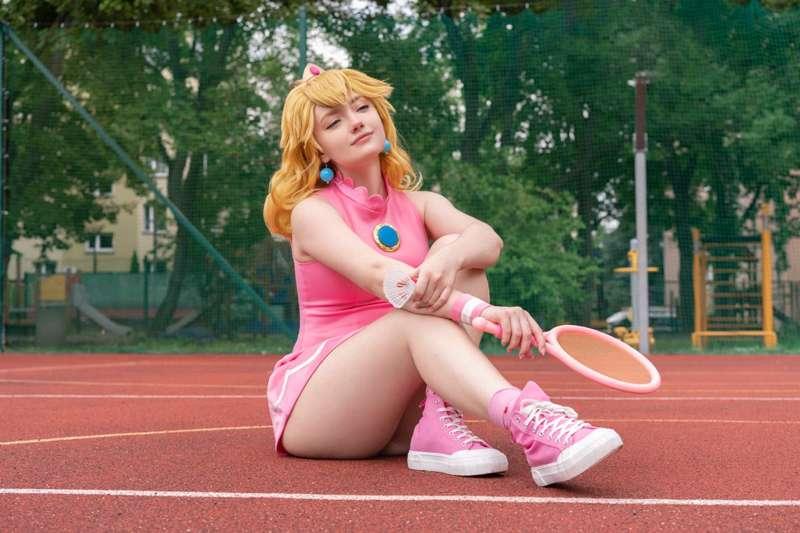 Peach (Mario Power Tennis) - Cosplay Preview