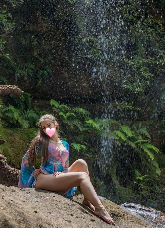 Swipe to open up my legs 😉🌸