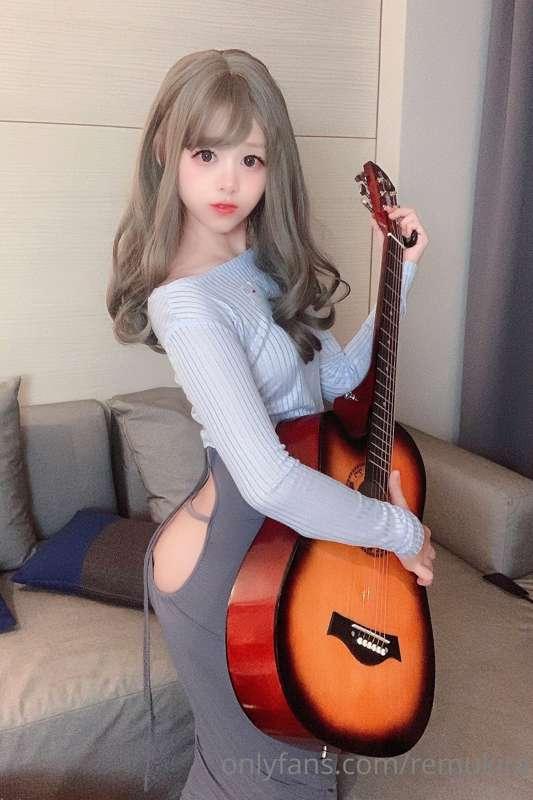 Can I sing on your lap?🎶
ขอร้องเพลงบนตักพี่ได้มั้ยค่ะ