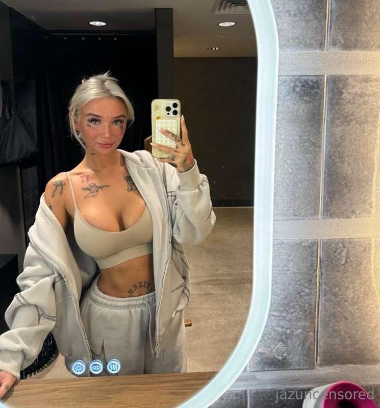 Just me and my mirror having a moment ✨