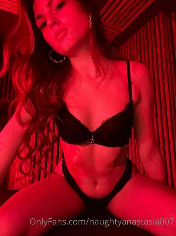 My body looks so sexy in this lingerie, I will now take off ..